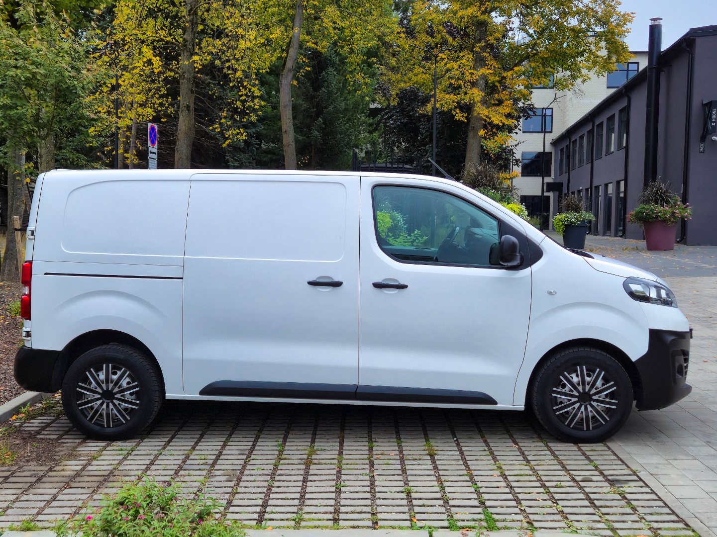 Opel Vivaro 2.0 90kW - View 4
