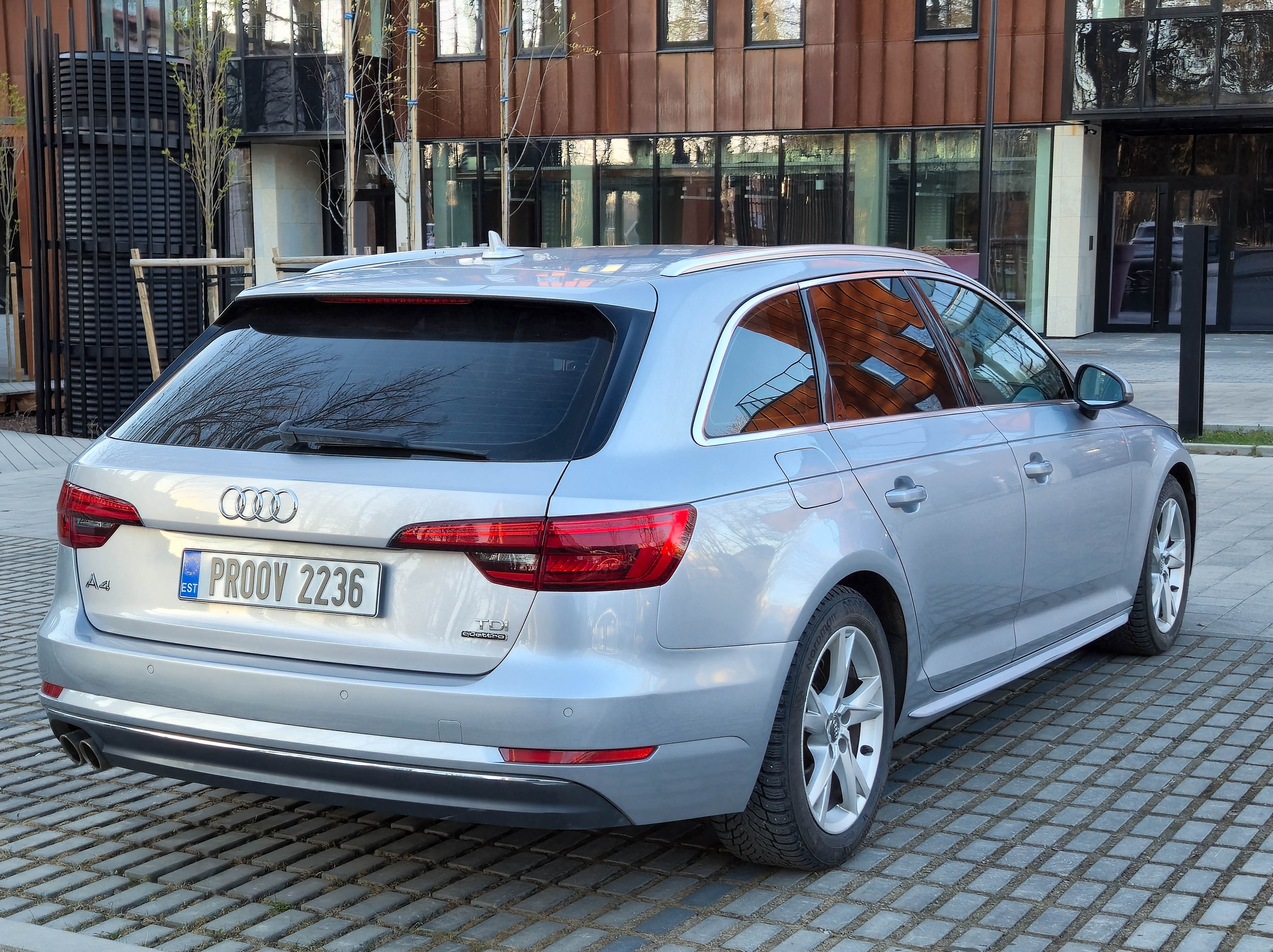 Audi A4 B9 Quattro 2.0 140kW - View 4
