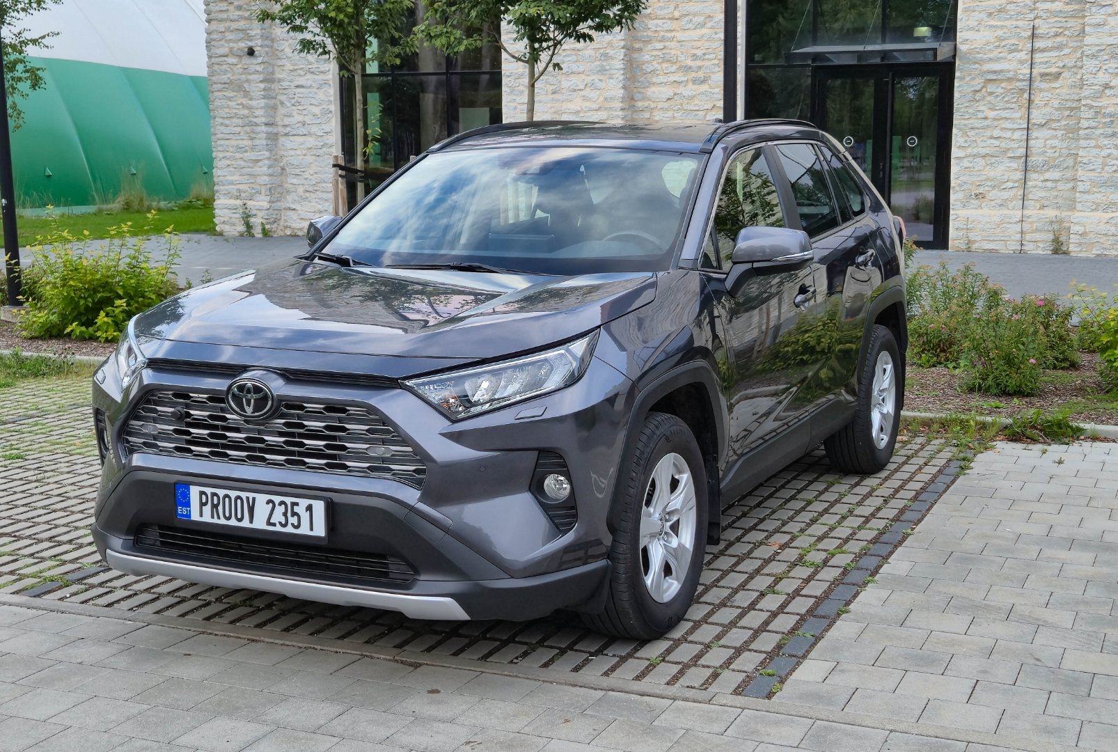 Toyota RAV4 Luxury Plus 2.0 129kW - View 1