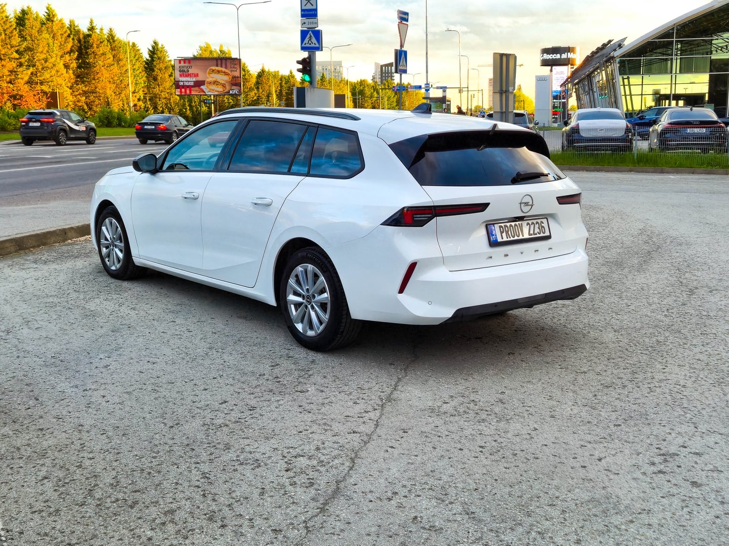 Opel Astra Sports Tourer - View 3