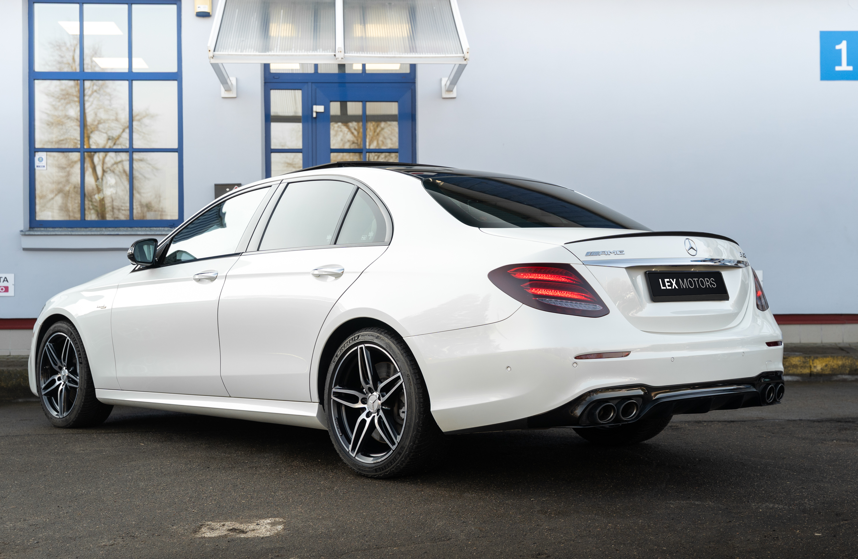 Mercedes-Benz E 53 AMG 4matic+ 3.0 320kW - View 3