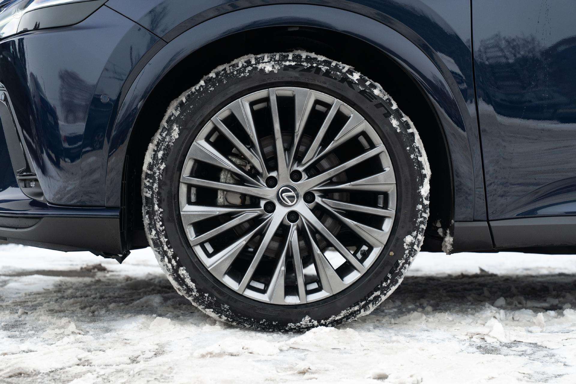 Lexus RX 450h+ Luxury  309kW - Eelvaade 13