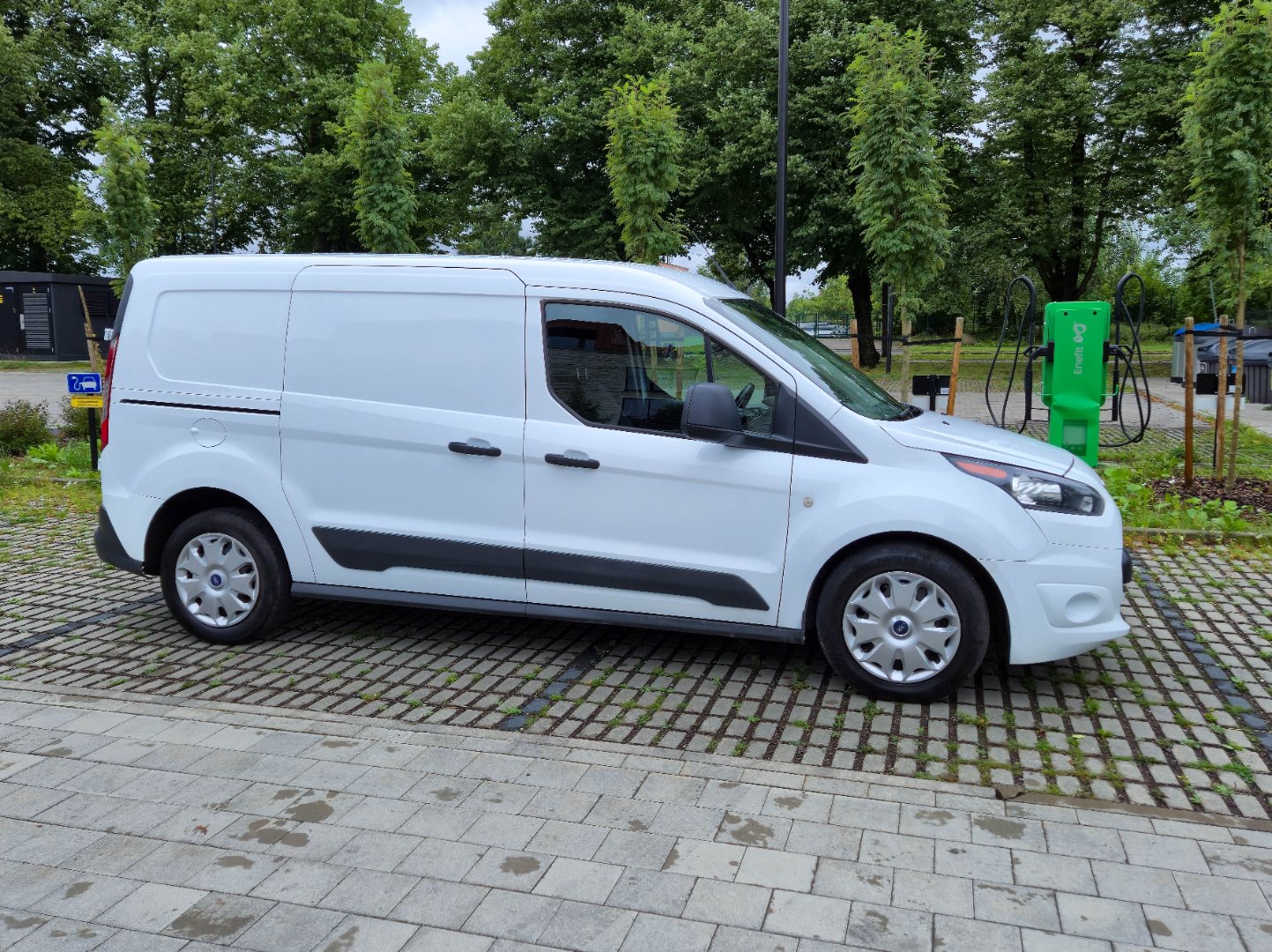 Ford Transit Connect - View 3
