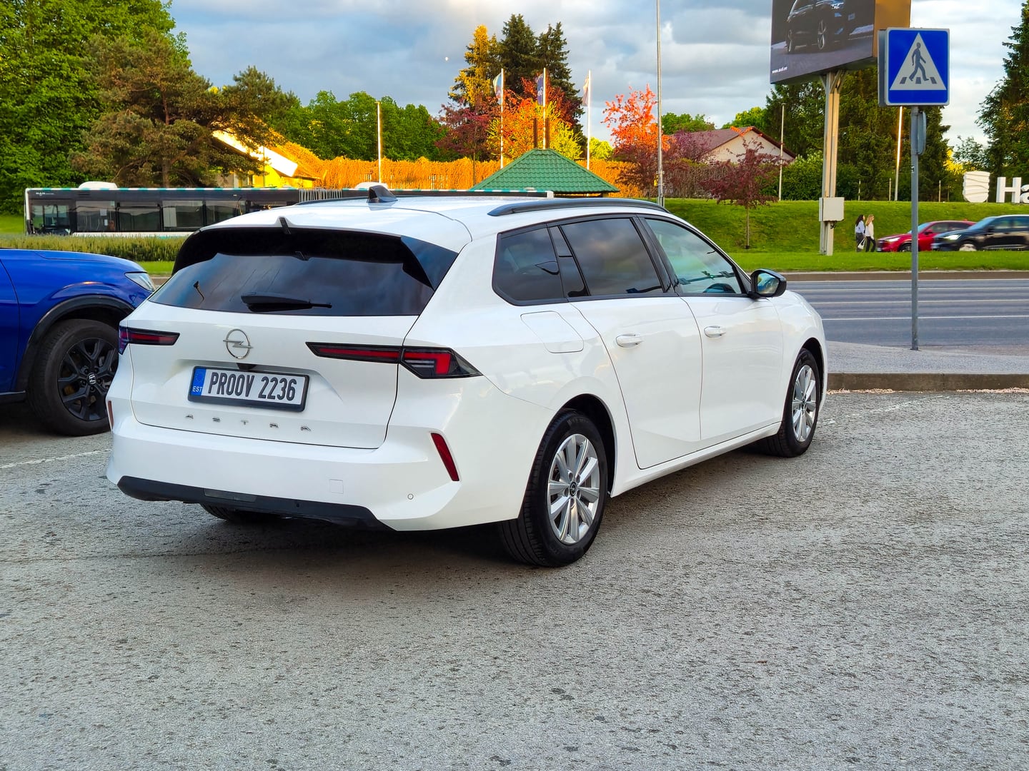 Opel Astra Sports Tourer - View 4