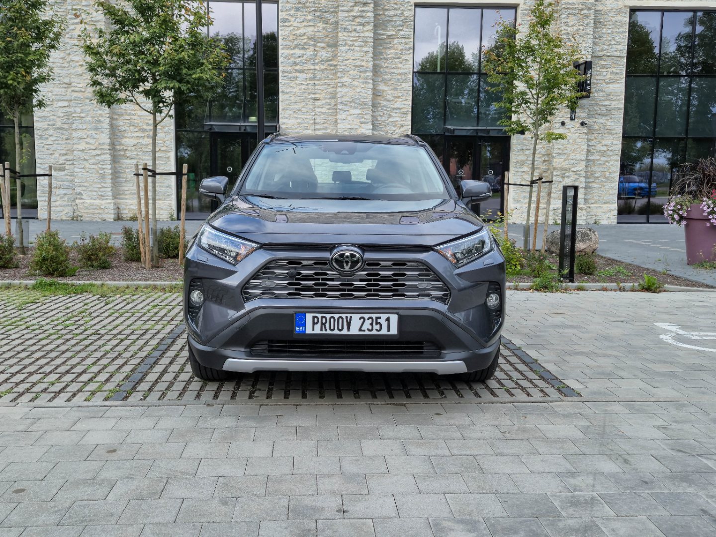 Toyota RAV4 Luxury Plus 2.0 129kW - View 3